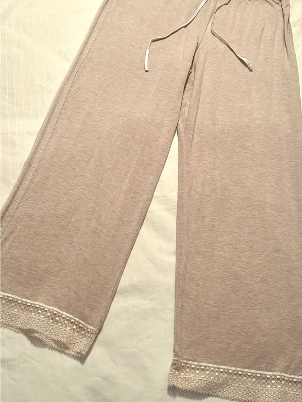 Victoria’s Secret Beige Lace‑Trim Pajama Set | Button Top & Pants | Size XL - Picture 7 of 12